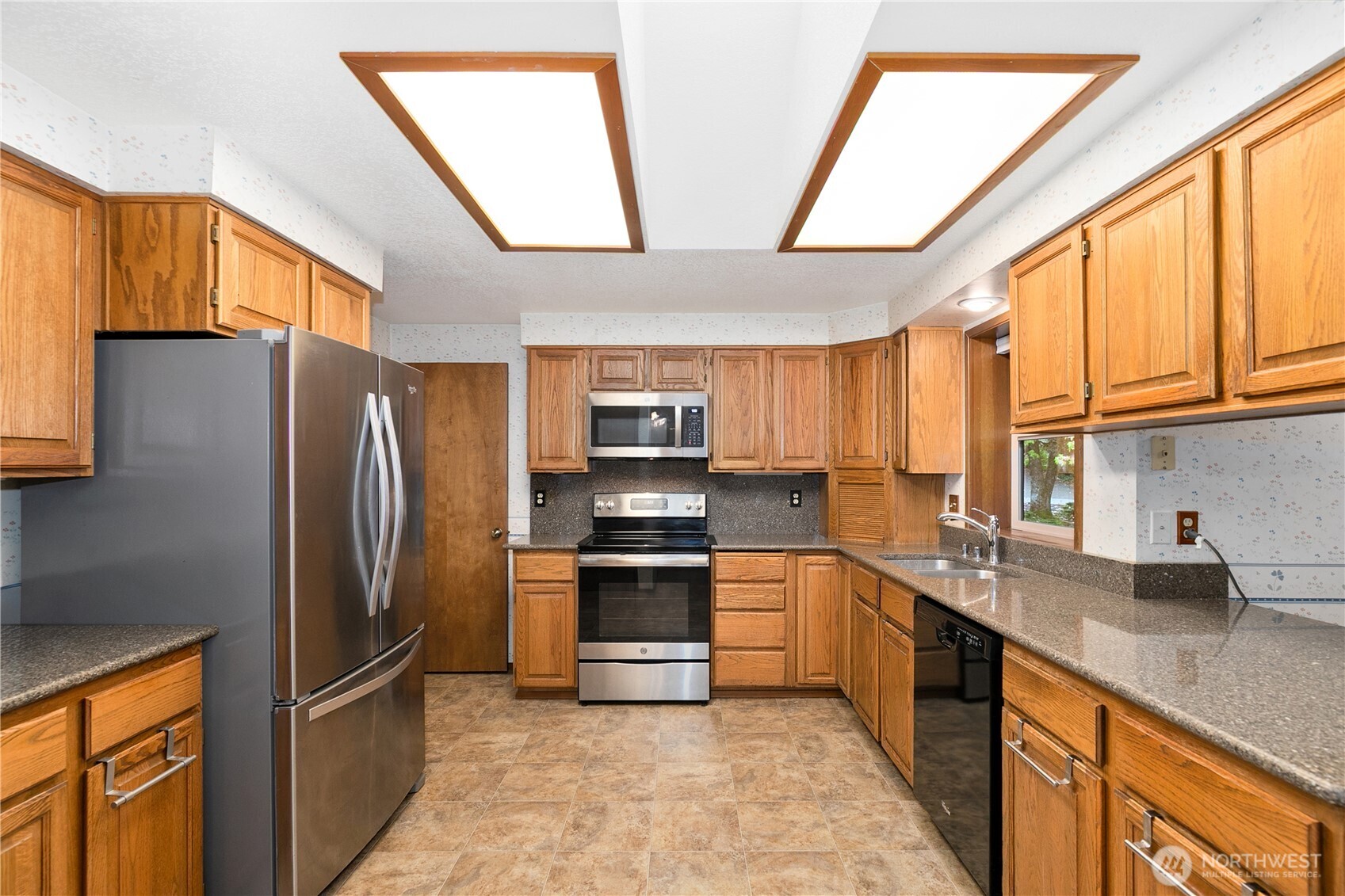 1705 Medallion Loop Property Photo 10