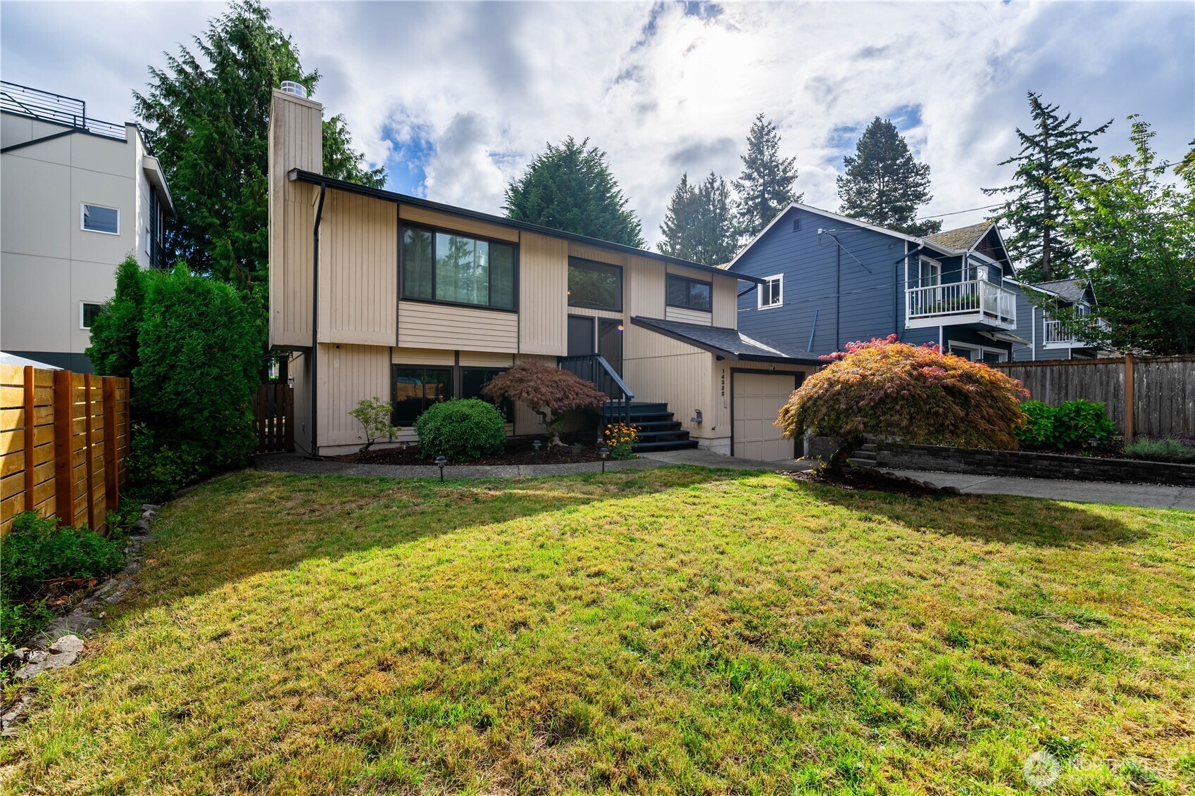 14322 Wallingford Avenue Property Photo 4
