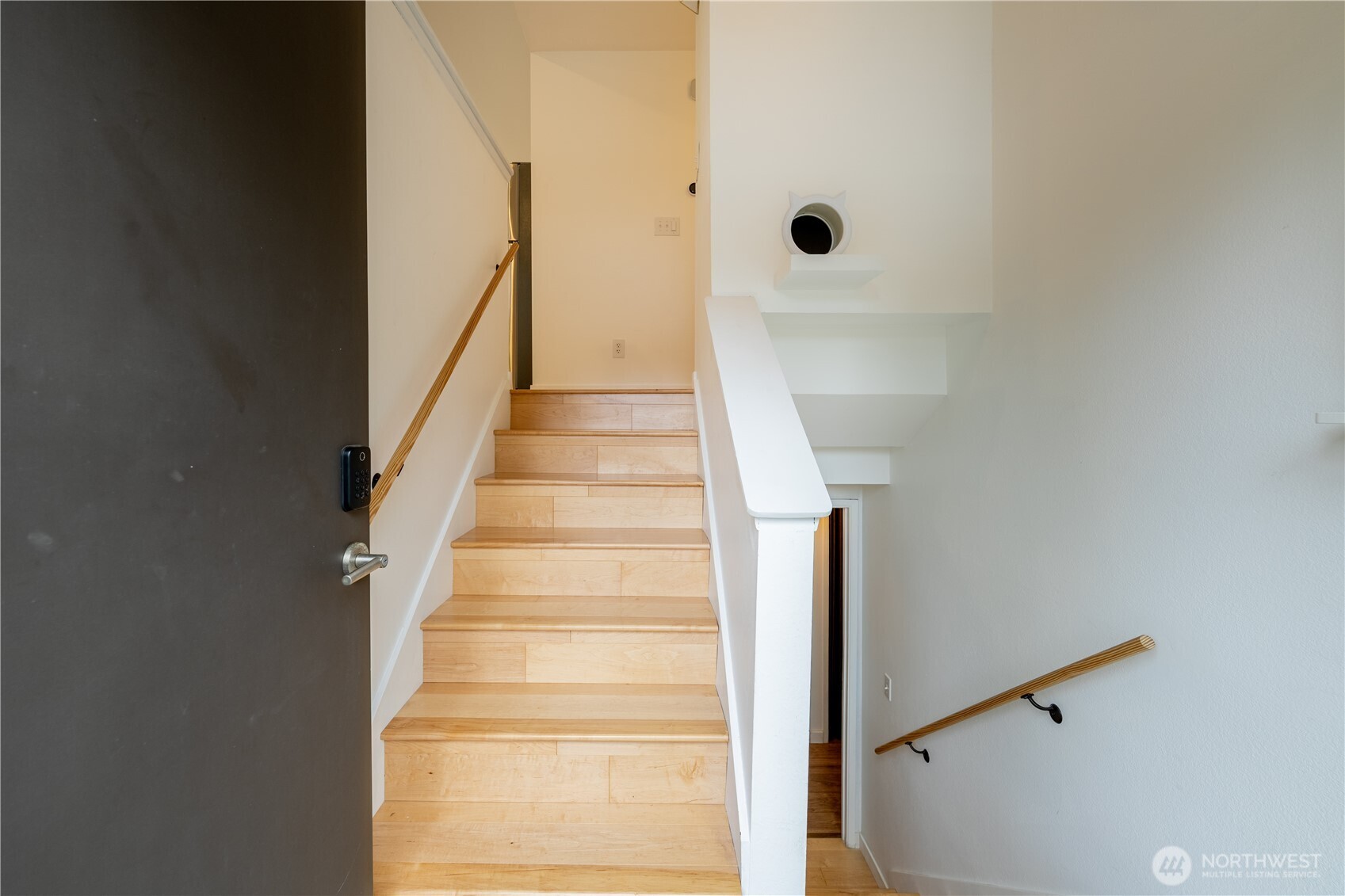 14322 Wallingford Avenue Property Photo 6