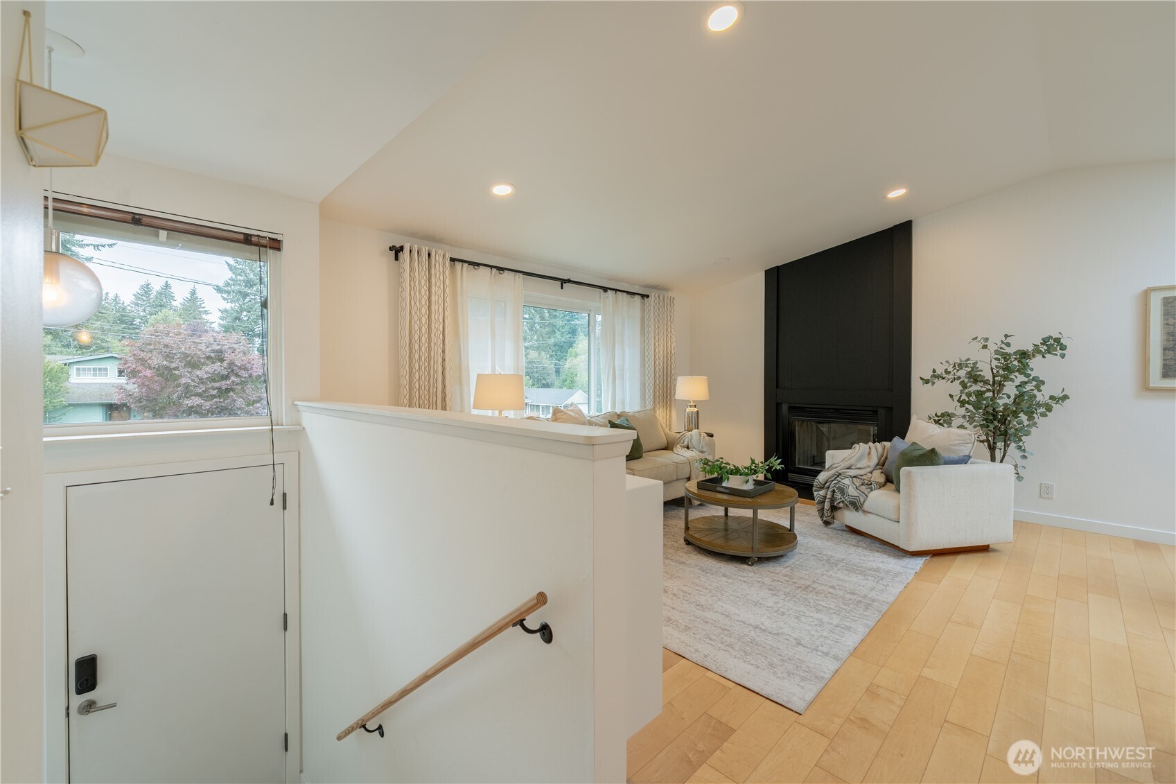 14322 Wallingford Avenue Property Photo 7