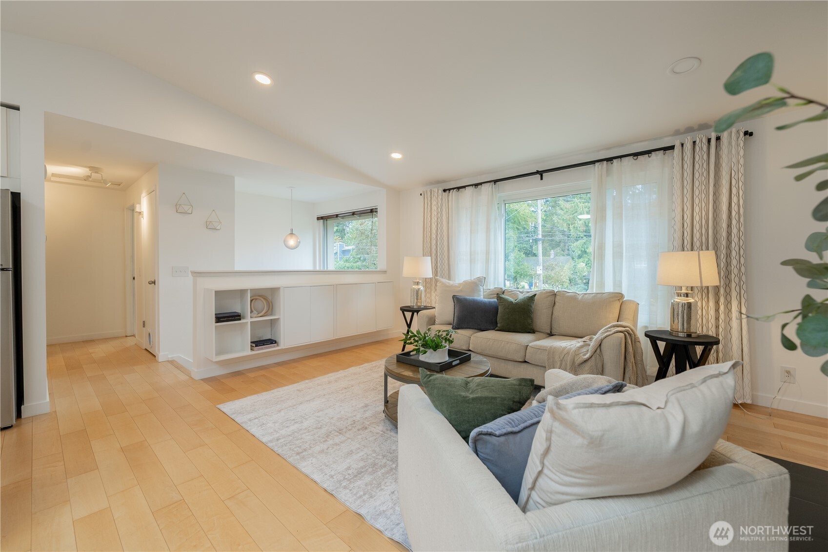 14322 Wallingford Avenue Property Photo 9