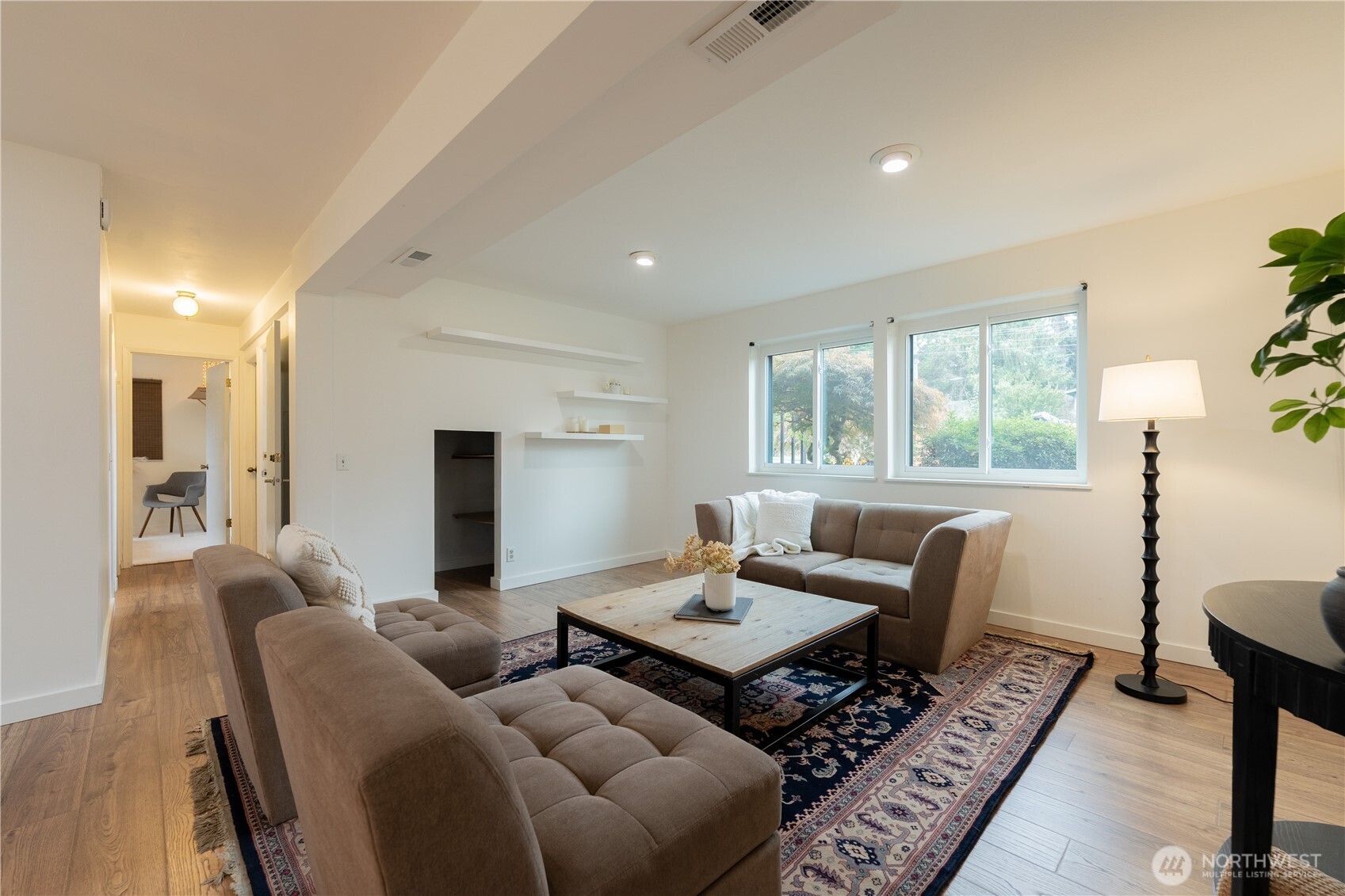 14322 Wallingford Avenue Property Photo 22