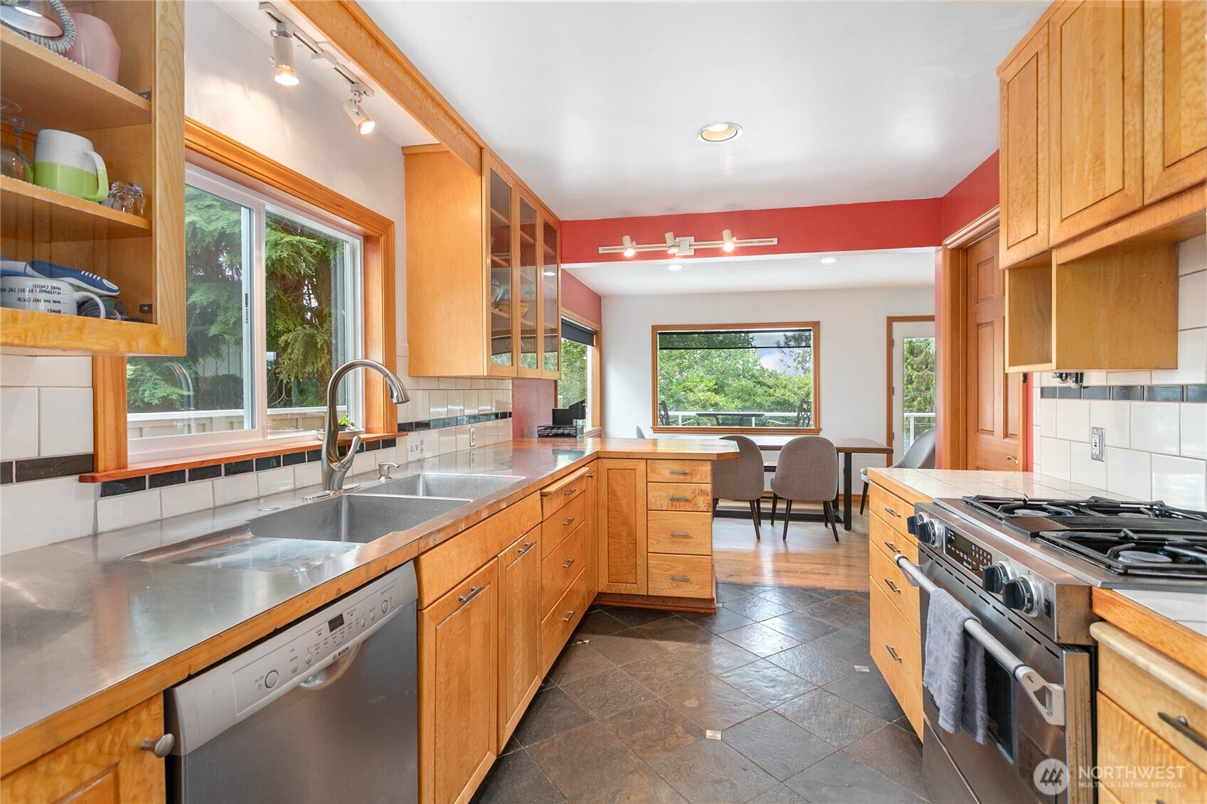 708 Highland Drive Property Photo 10