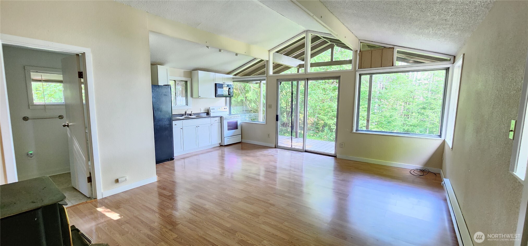 331 E 4th Street Property Photo 6