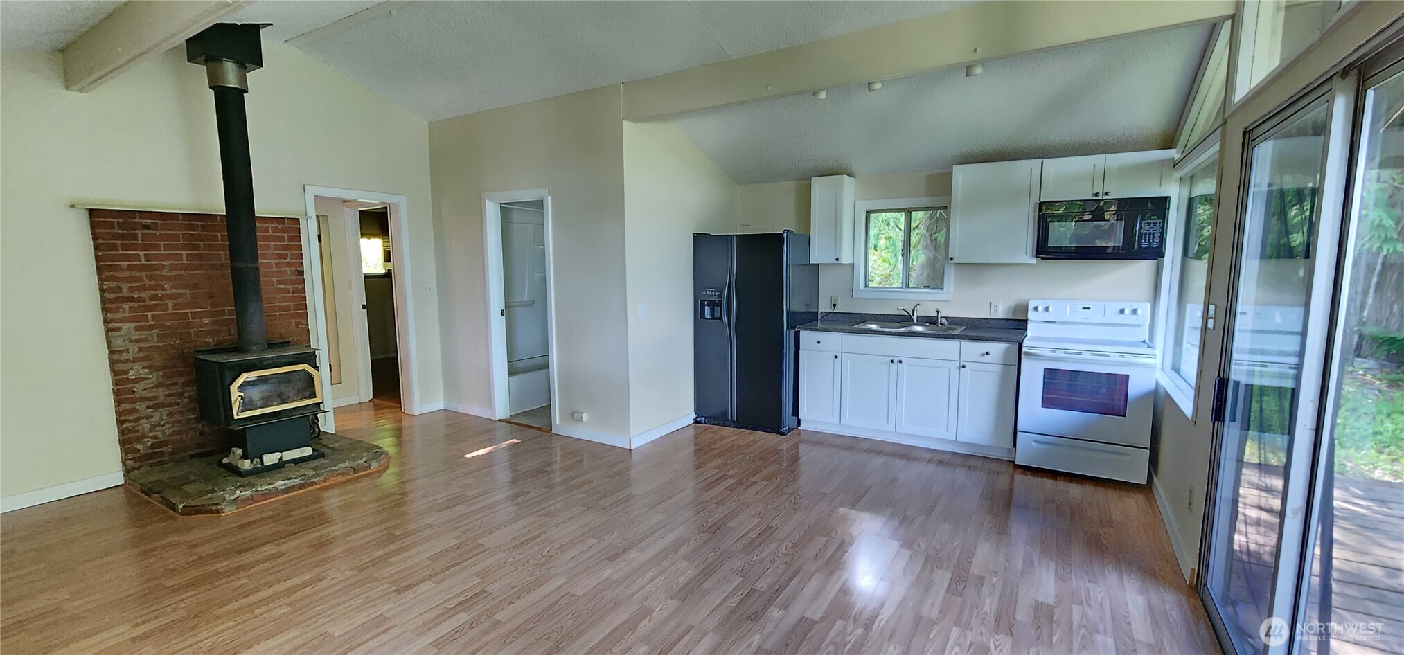 331 E 4th Street Property Photo 7