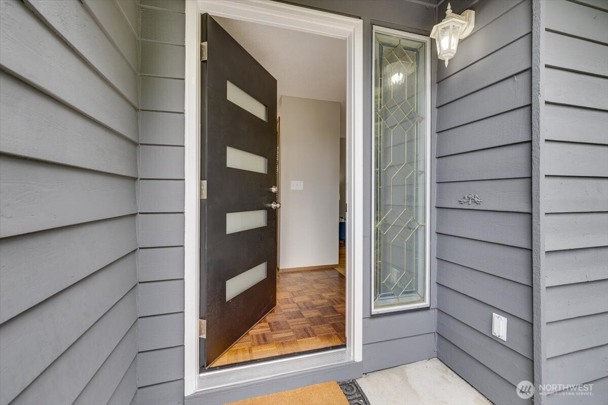 4027 182nd Place Property Photo 6