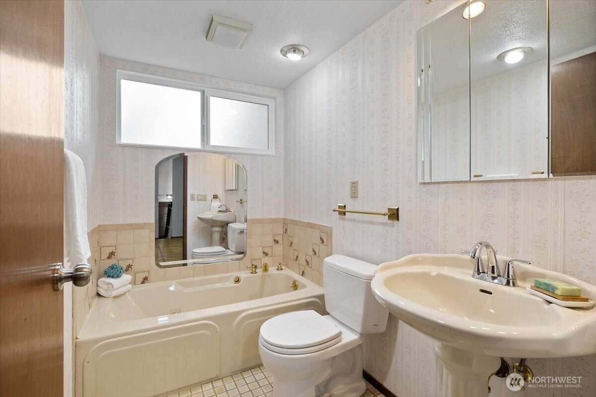 4027 182nd Place Property Photo 21