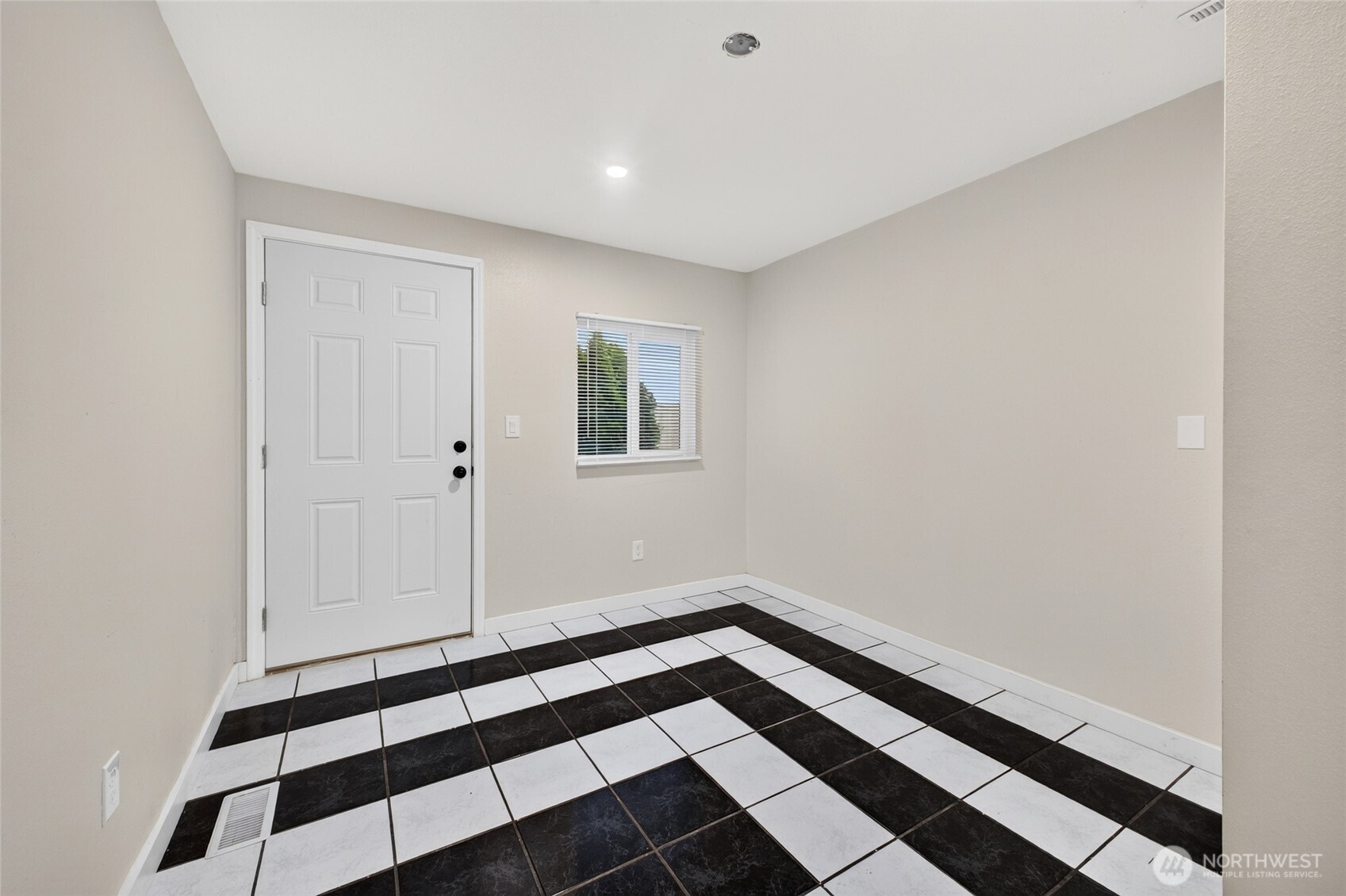 19907 33rd Avenue Property Photo 9