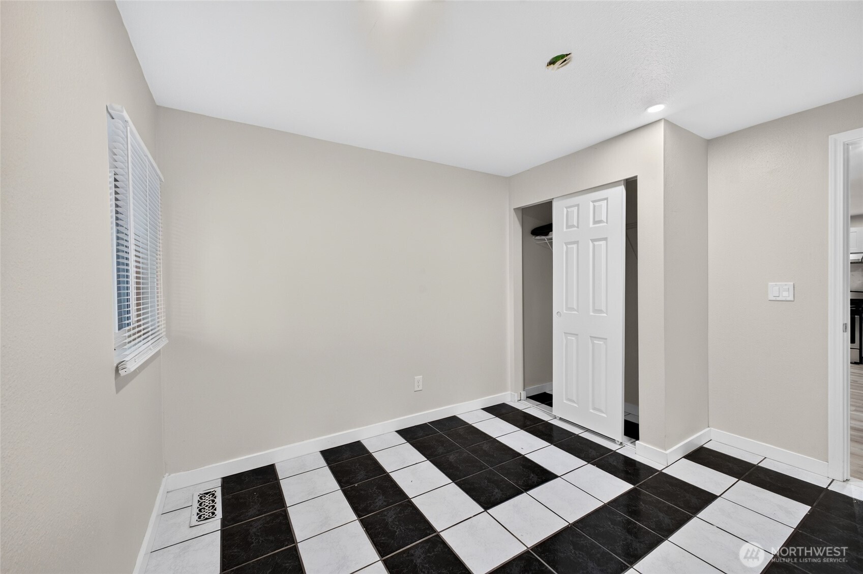 19907 33rd Avenue Property Photo 10