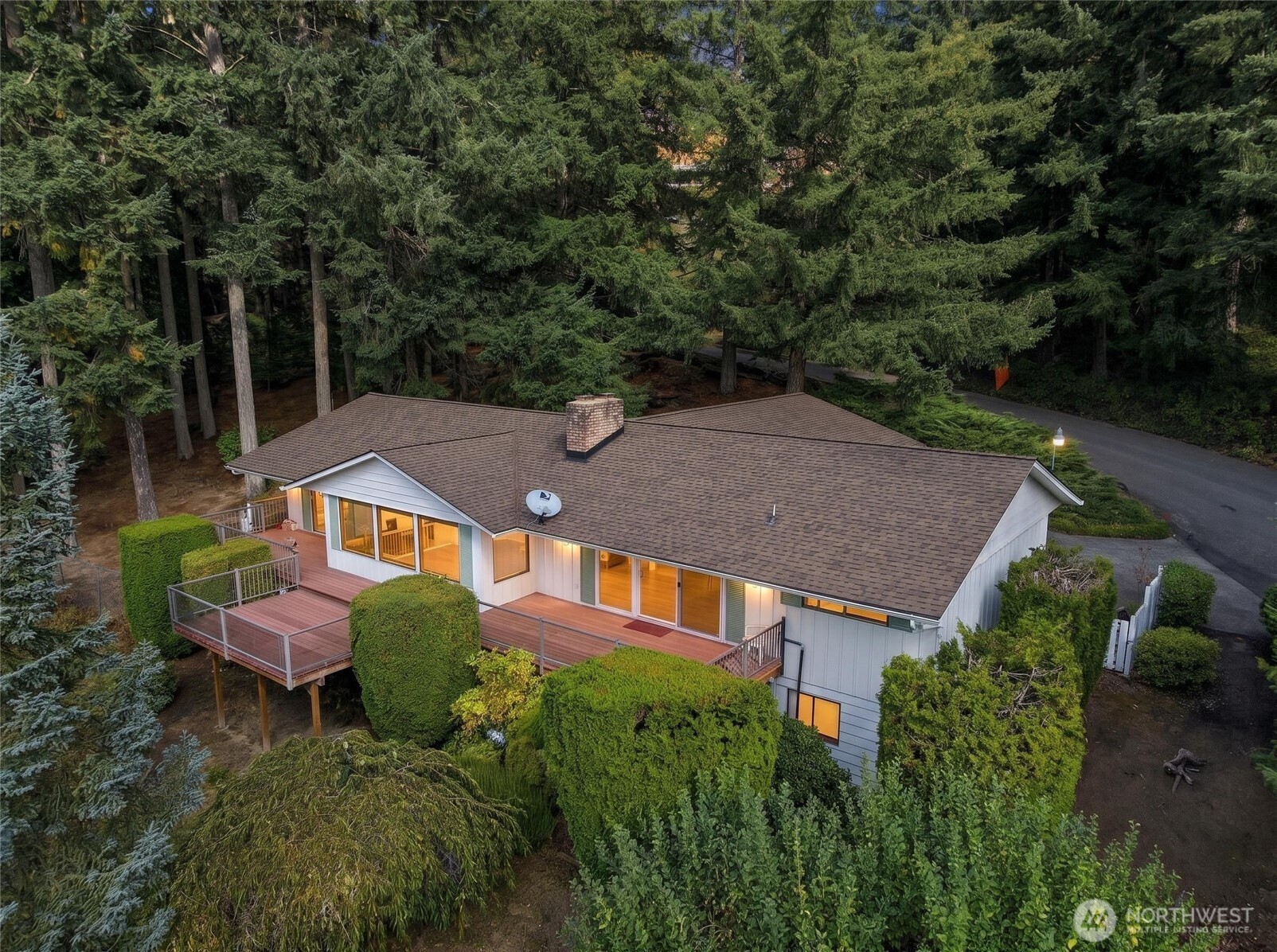 353 Se Crestview Drive Property Photo 1