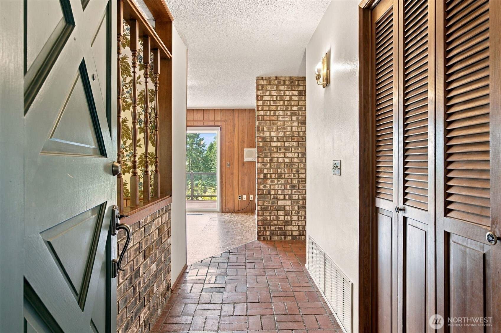 353 Se Crestview Drive Property Photo 4