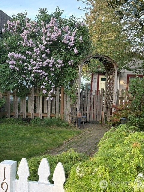 1927 Wetmore Avenue Property Photo 2