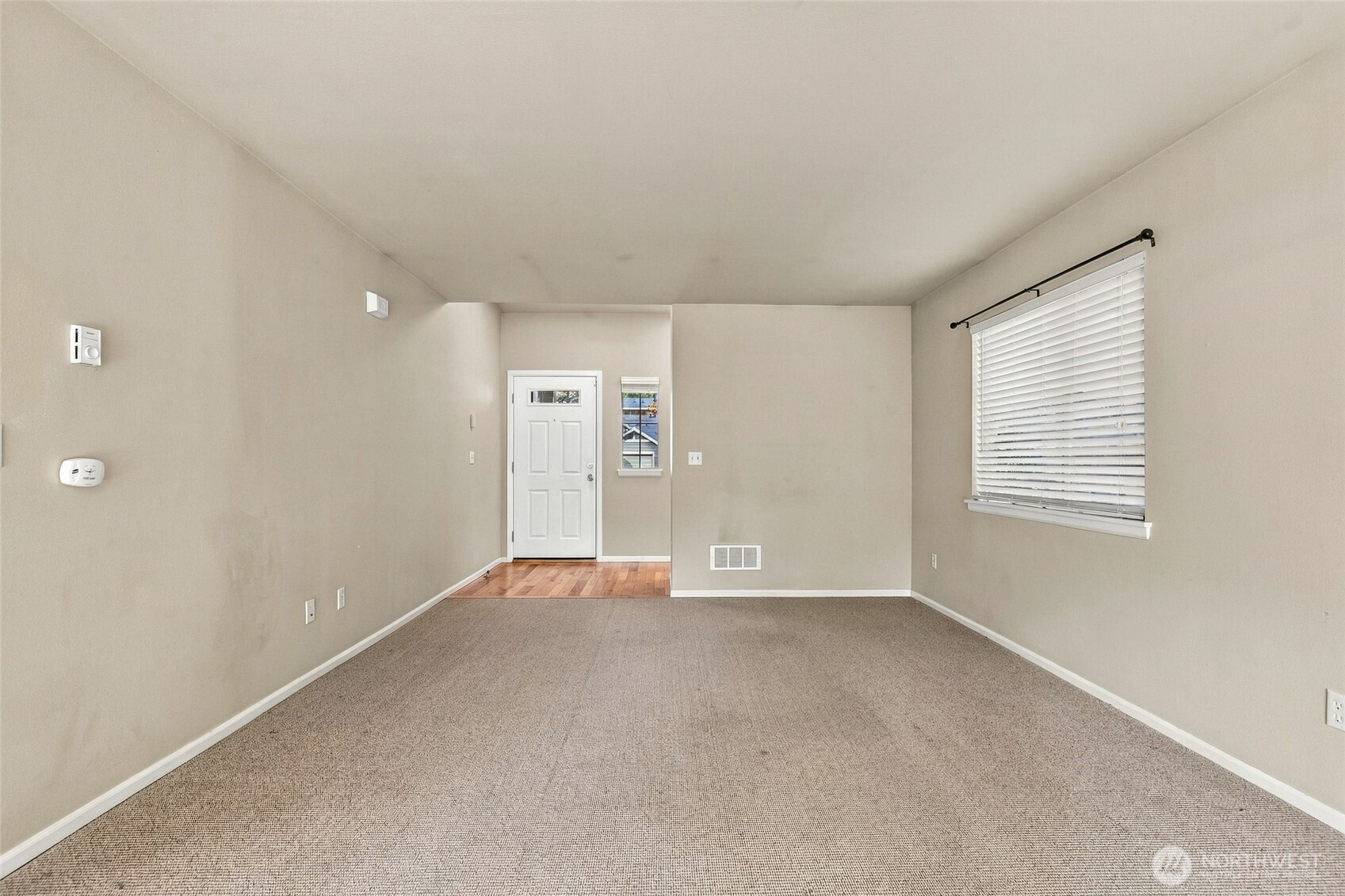 4426 Roxanna Loop Property Photo 6