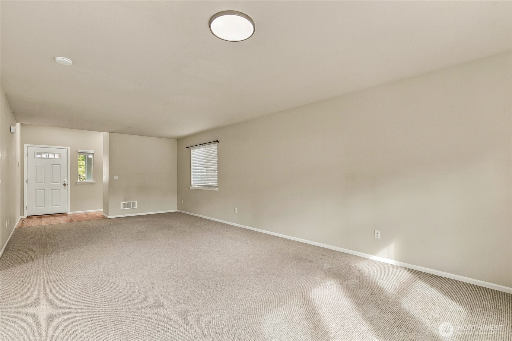 4426 Roxanna Loop Property Photo 7
