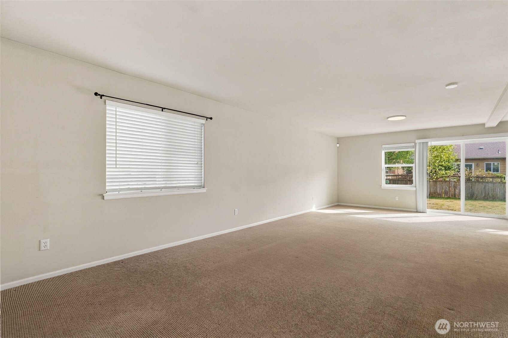 4426 Roxanna Loop Property Photo 9