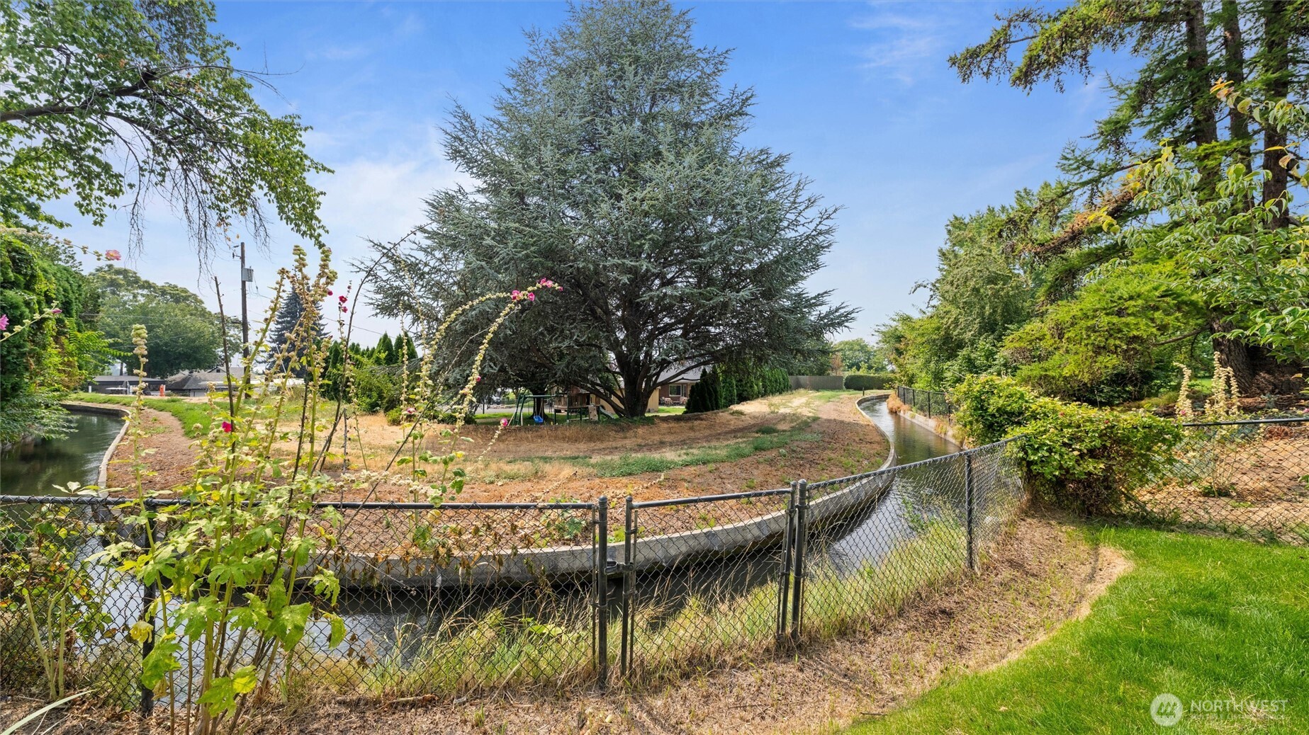 4706 Snowmountain Road Property Photo 33
