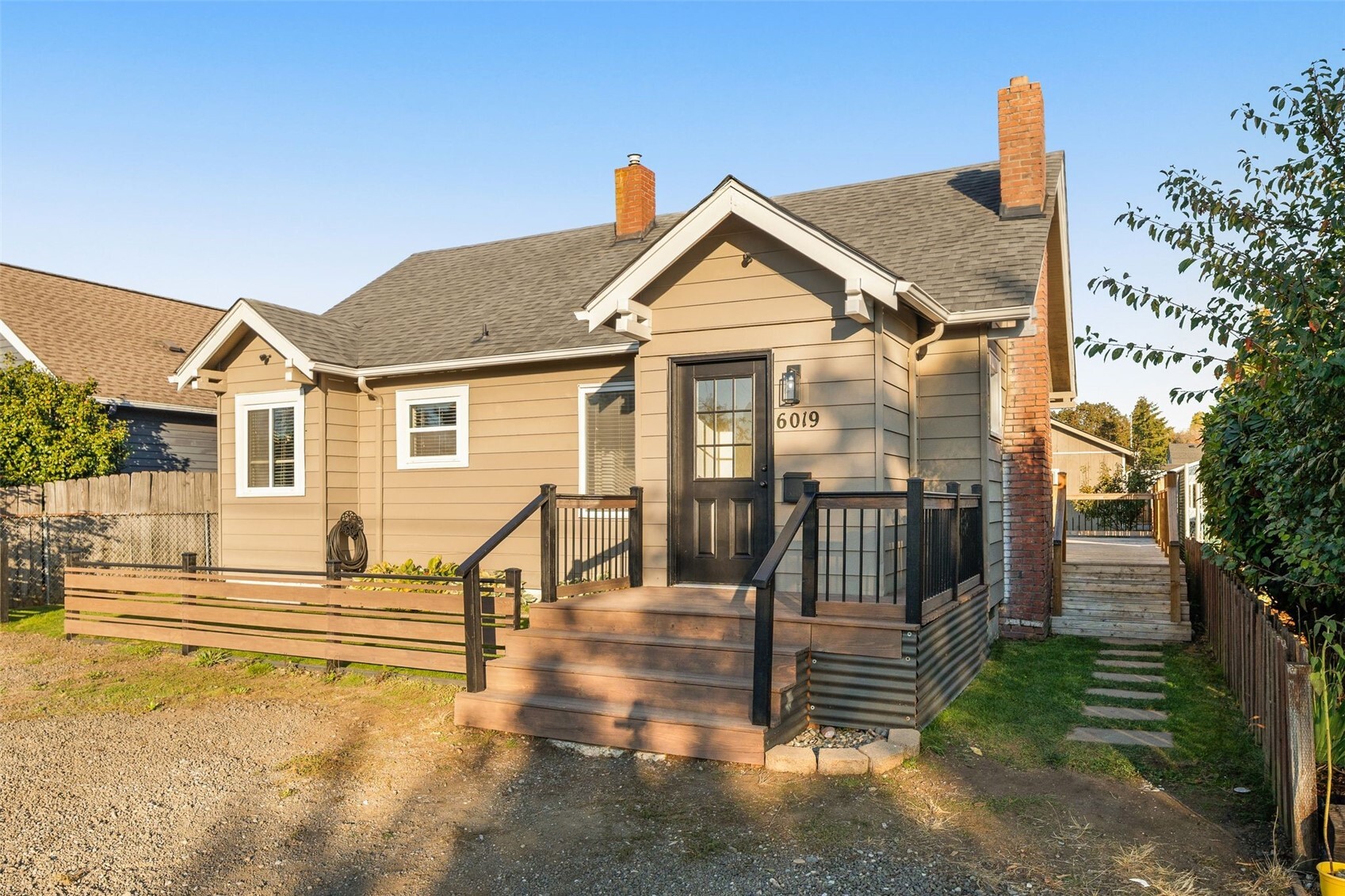 6019 S Pine Street Property Photo 1
