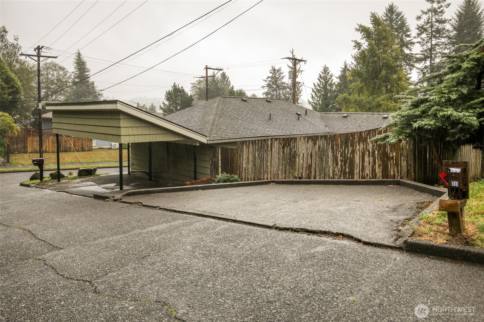 1951 Arnold Street Property Photo 5