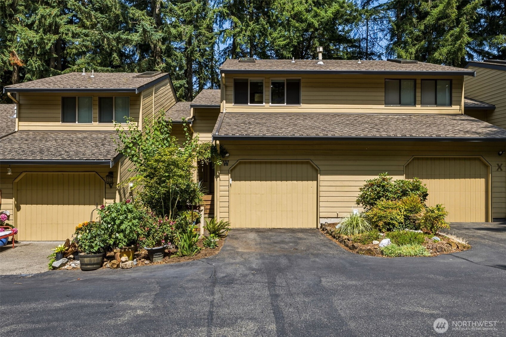 1314 Evergreen Park Drive W Property Photo 2