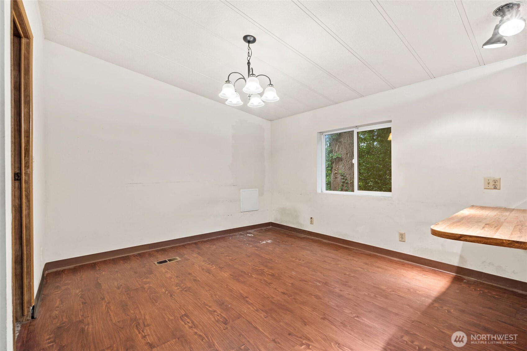 4029 Trenton Avenue Property Photo 9