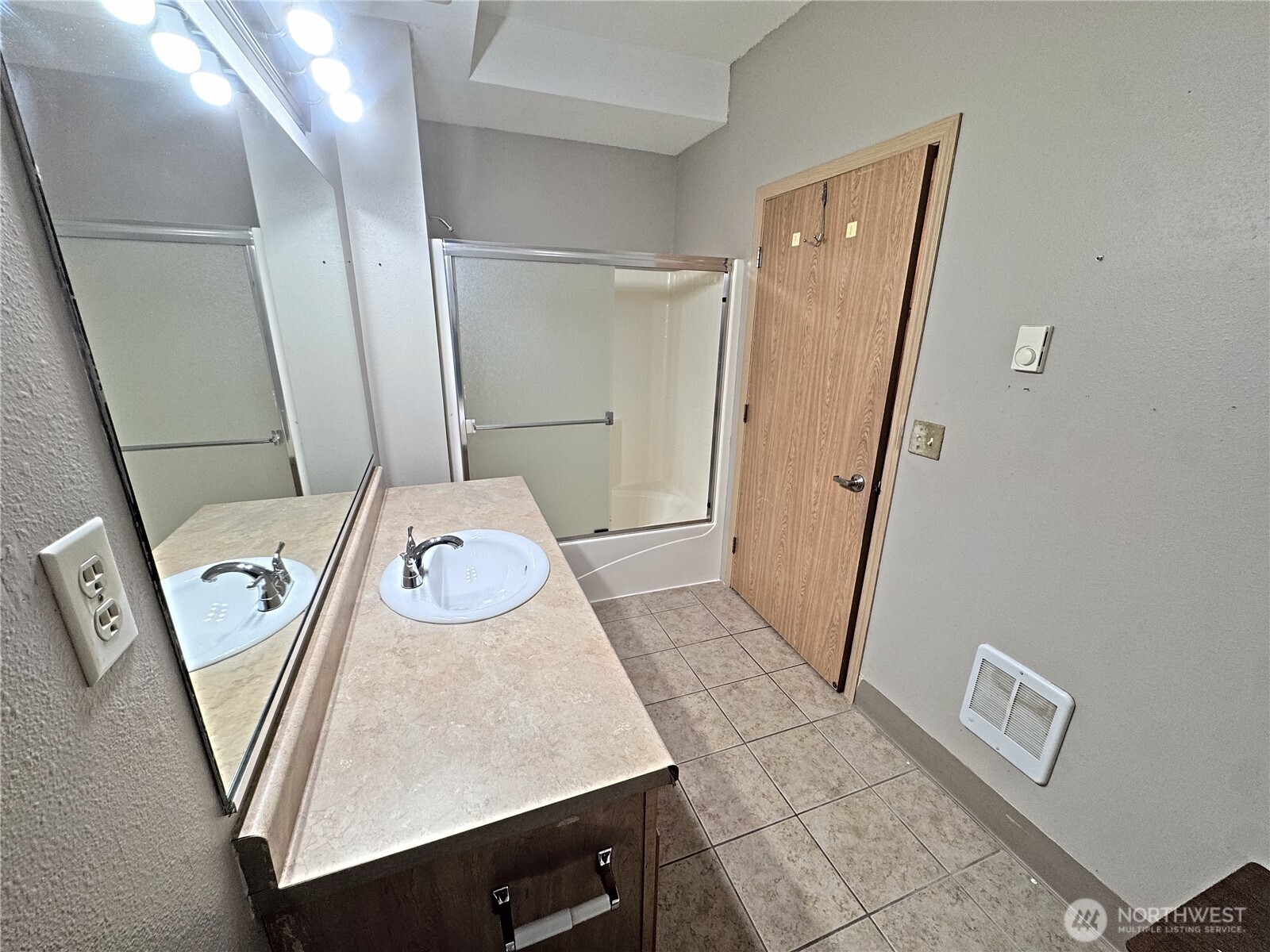 512 Darby Drive 113 Property Photo 15