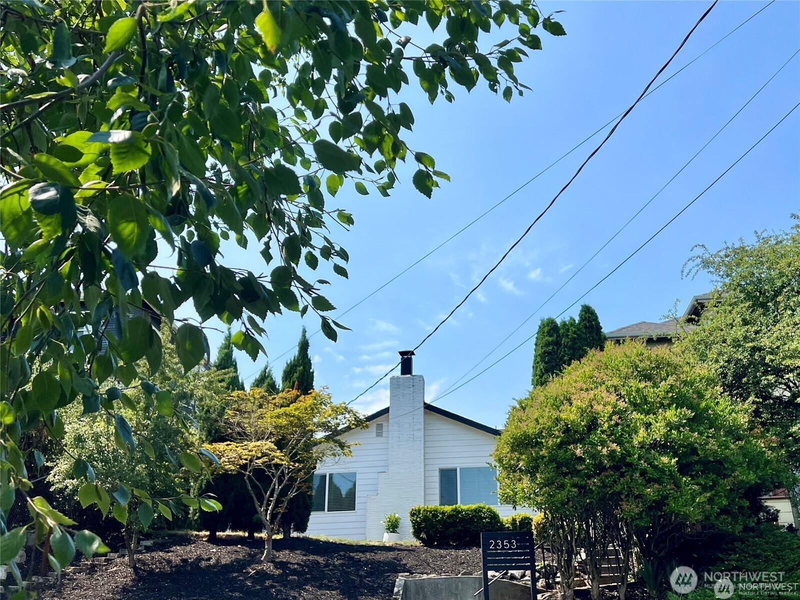2353 Federal Avenue Property Photo 3