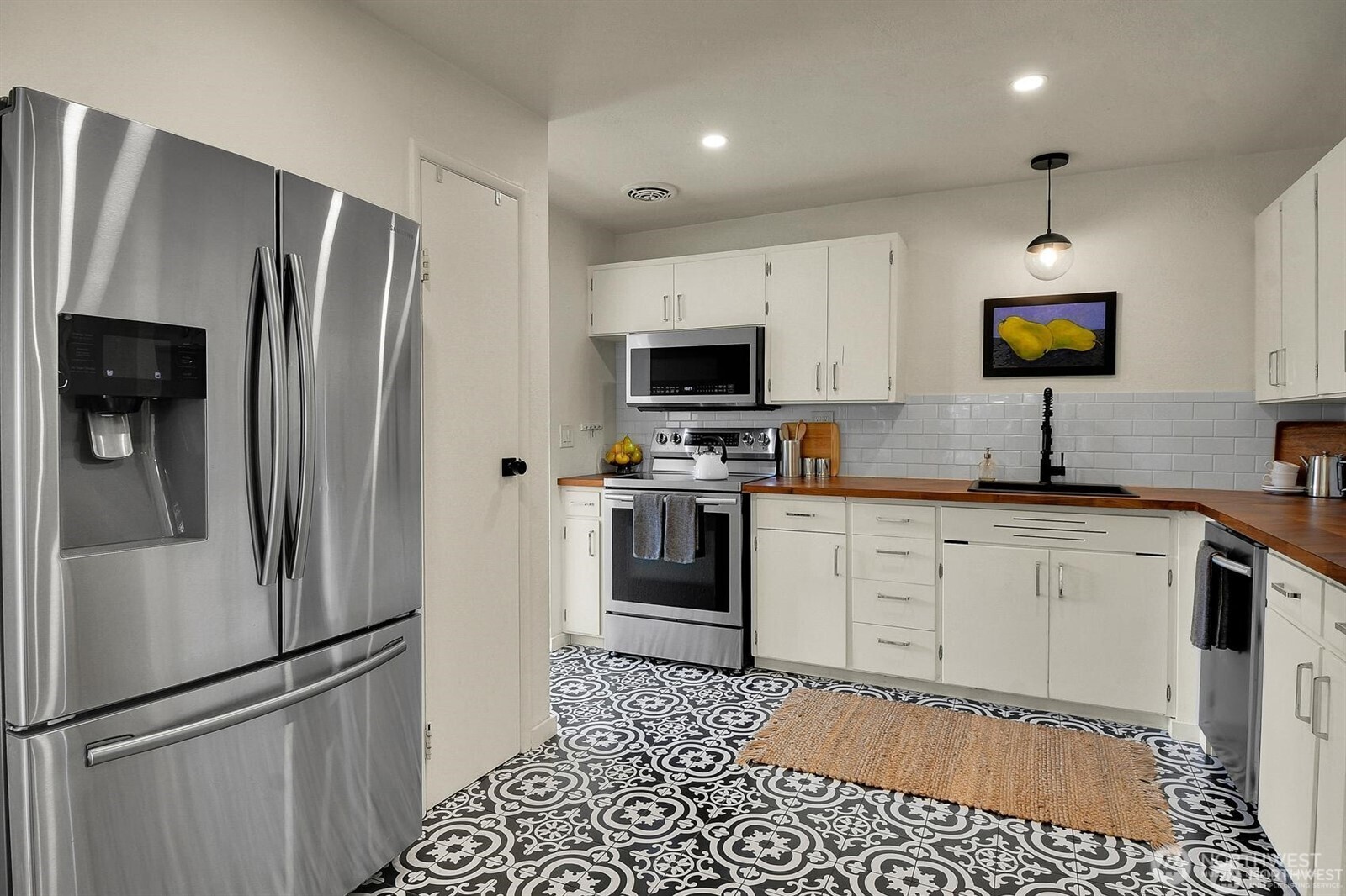 2353 Federal Avenue Property Photo 9