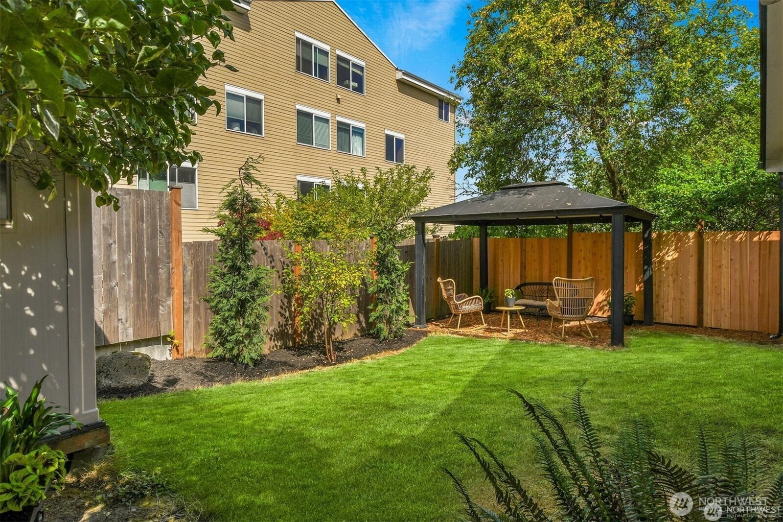 2353 Federal Avenue Property Photo 15
