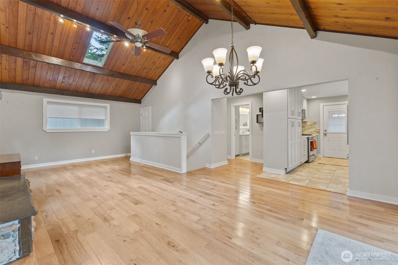 11001 Pioneer Drive Property Photo 16