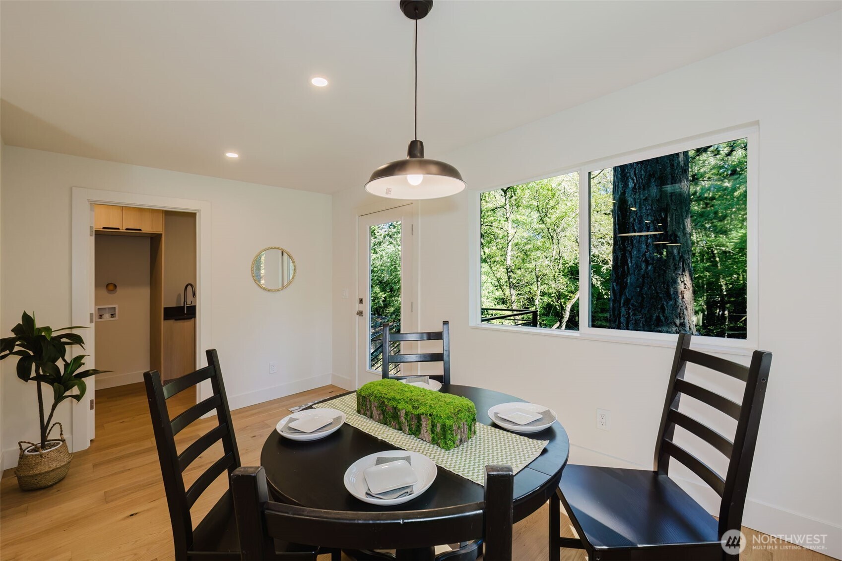 6338 Blakely Avenue Property Photo 11