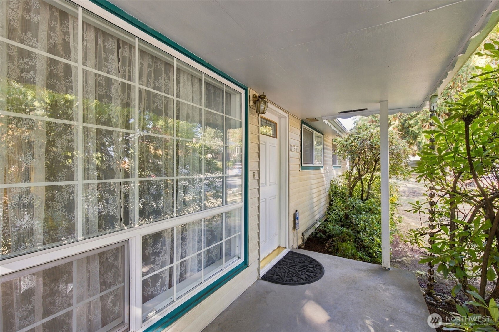 11735 35th Avenue Property Photo 4