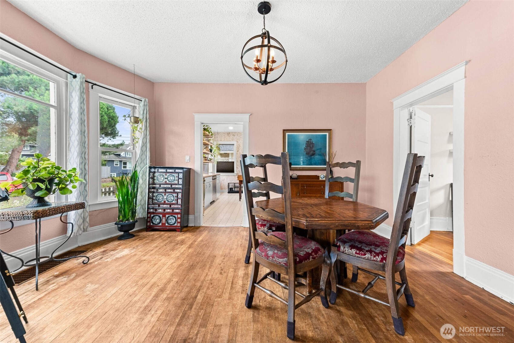1402 N Fife Street Property Photo 7