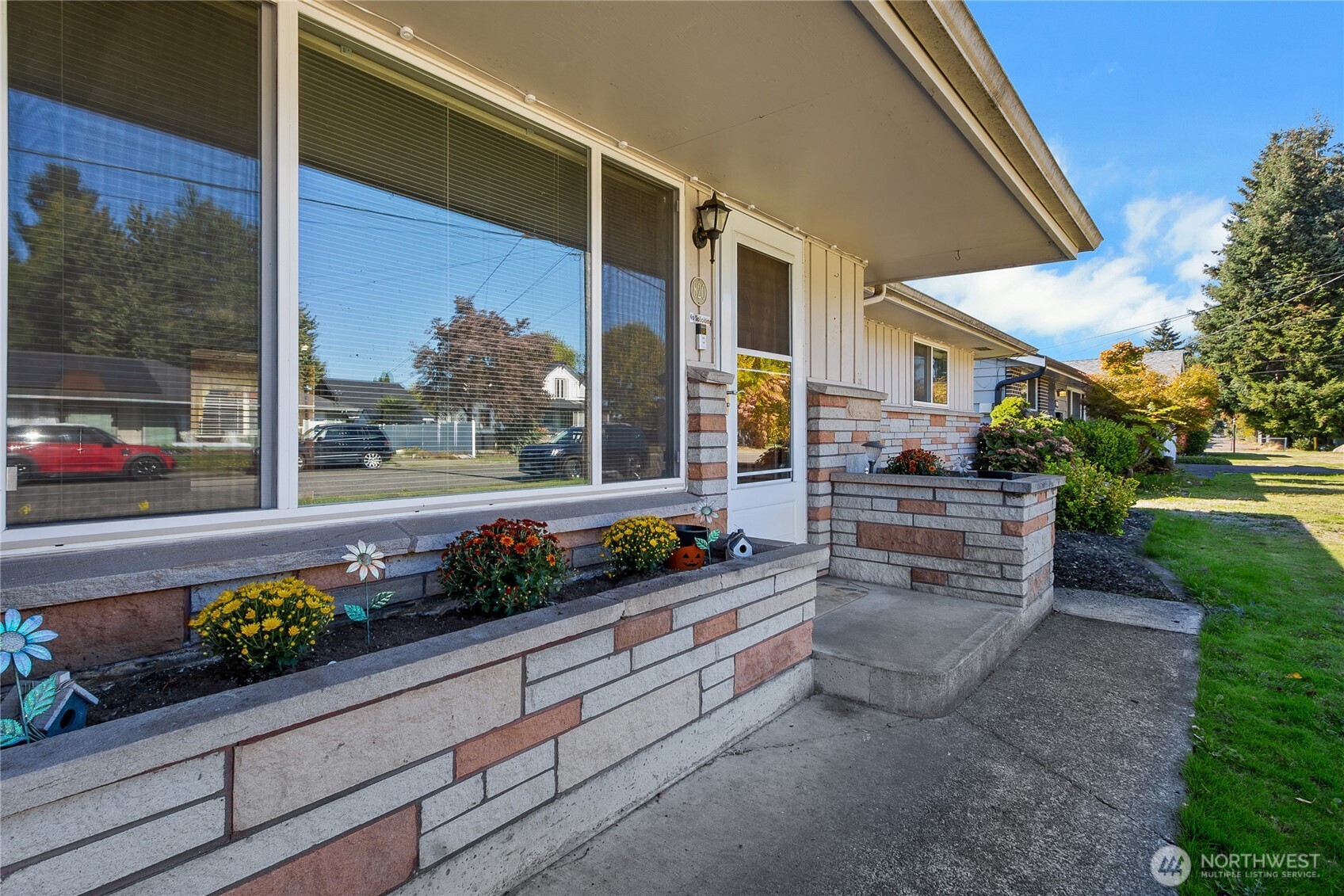 820 9th Avenue Property Photo 2
