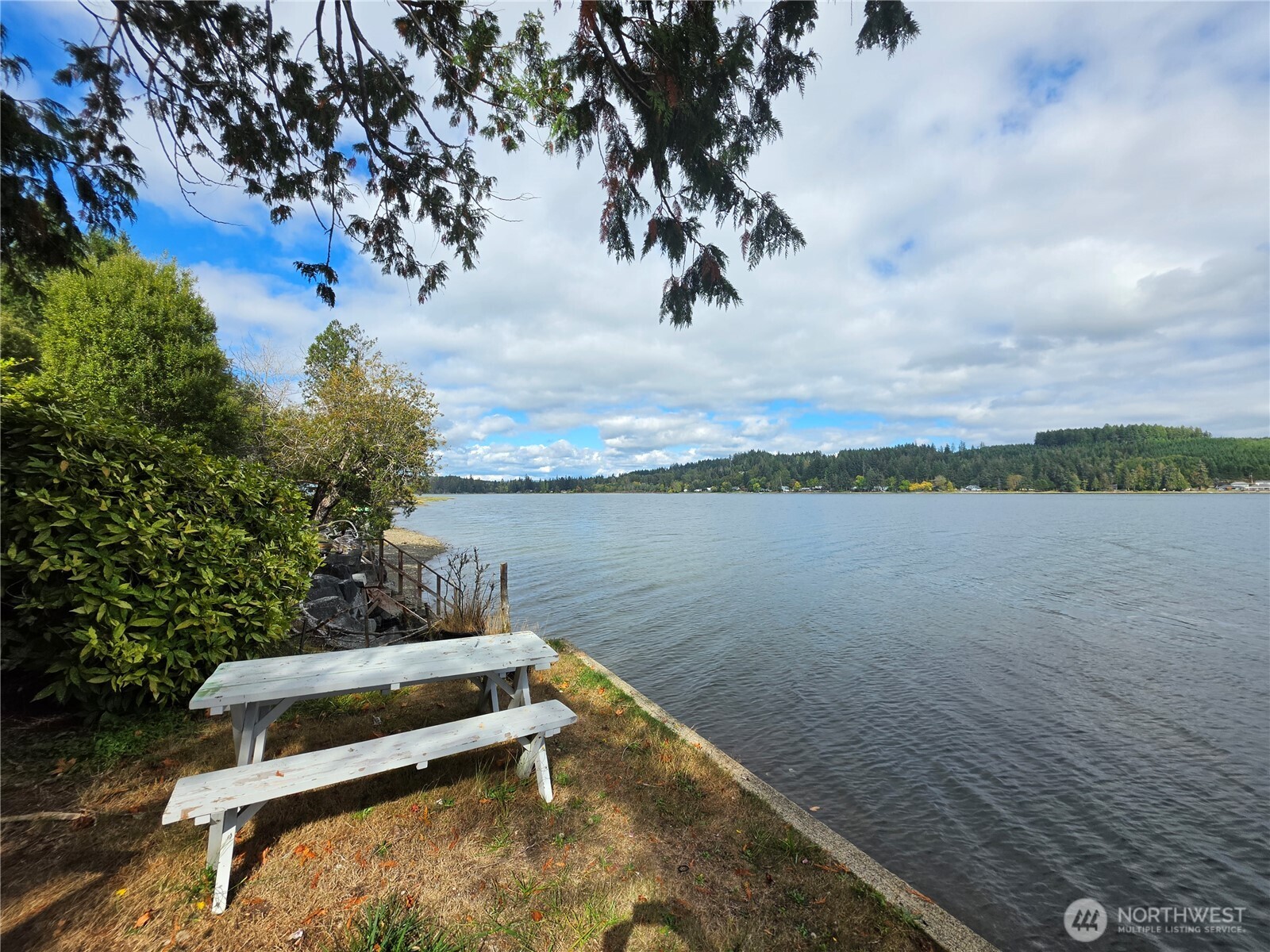 560 E North Bay Road Property Photo 1