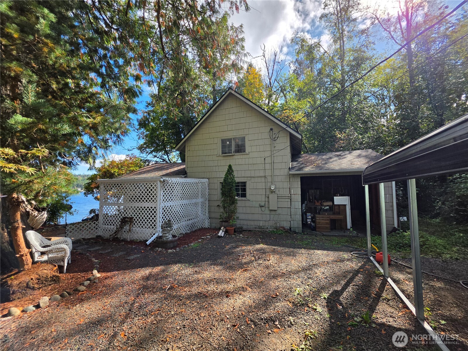 560 E North Bay Road Property Photo 9