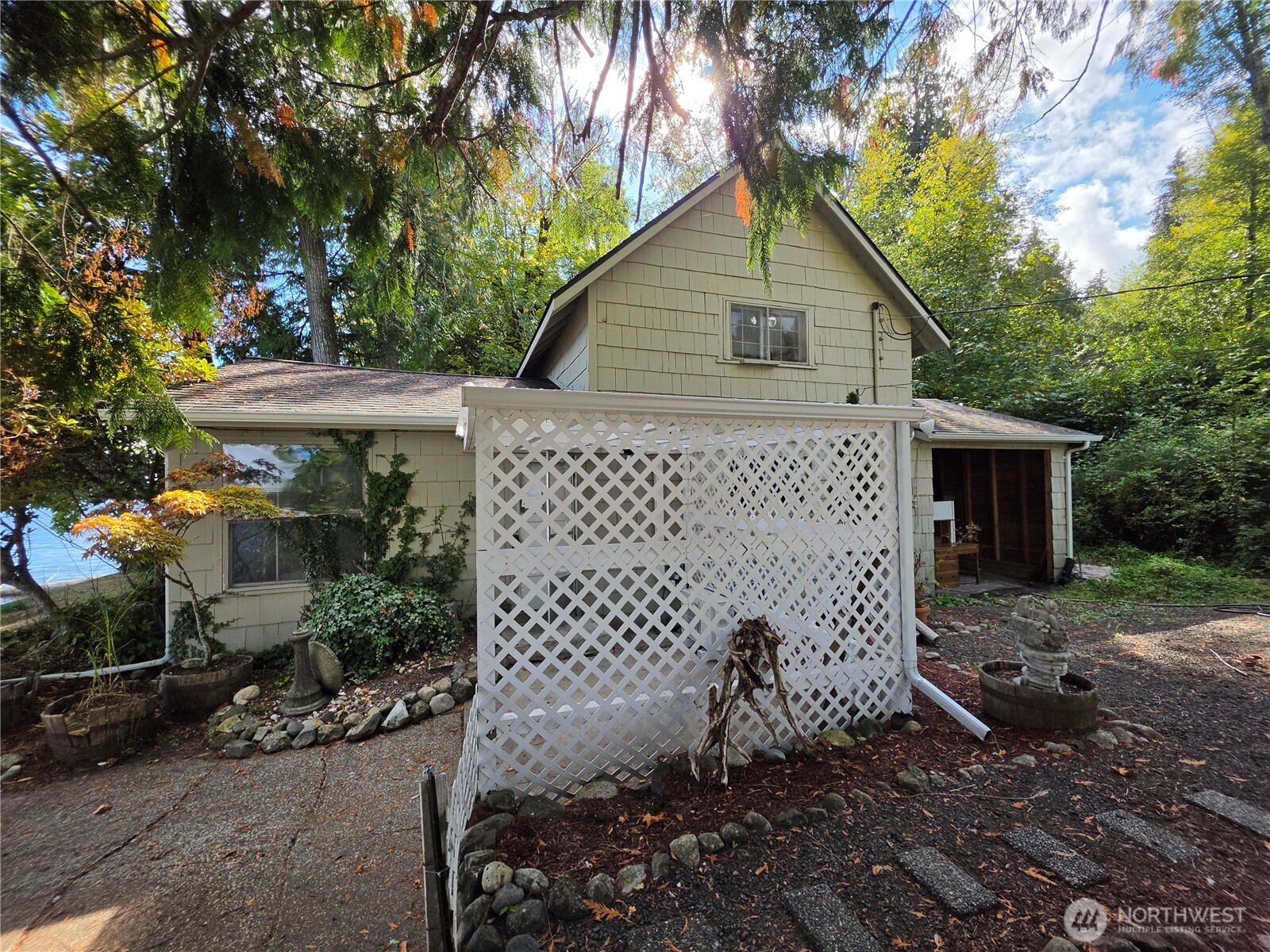 560 E North Bay Road Property Photo 11