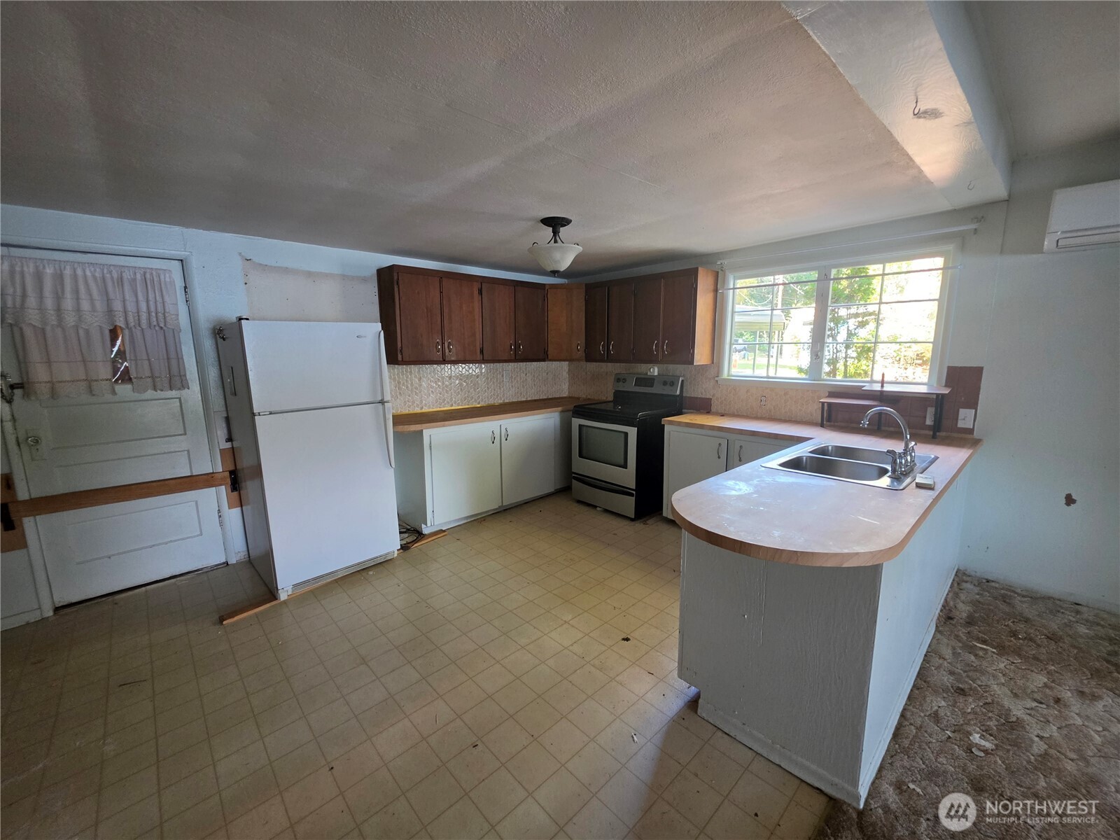 560 E North Bay Road Property Photo 17