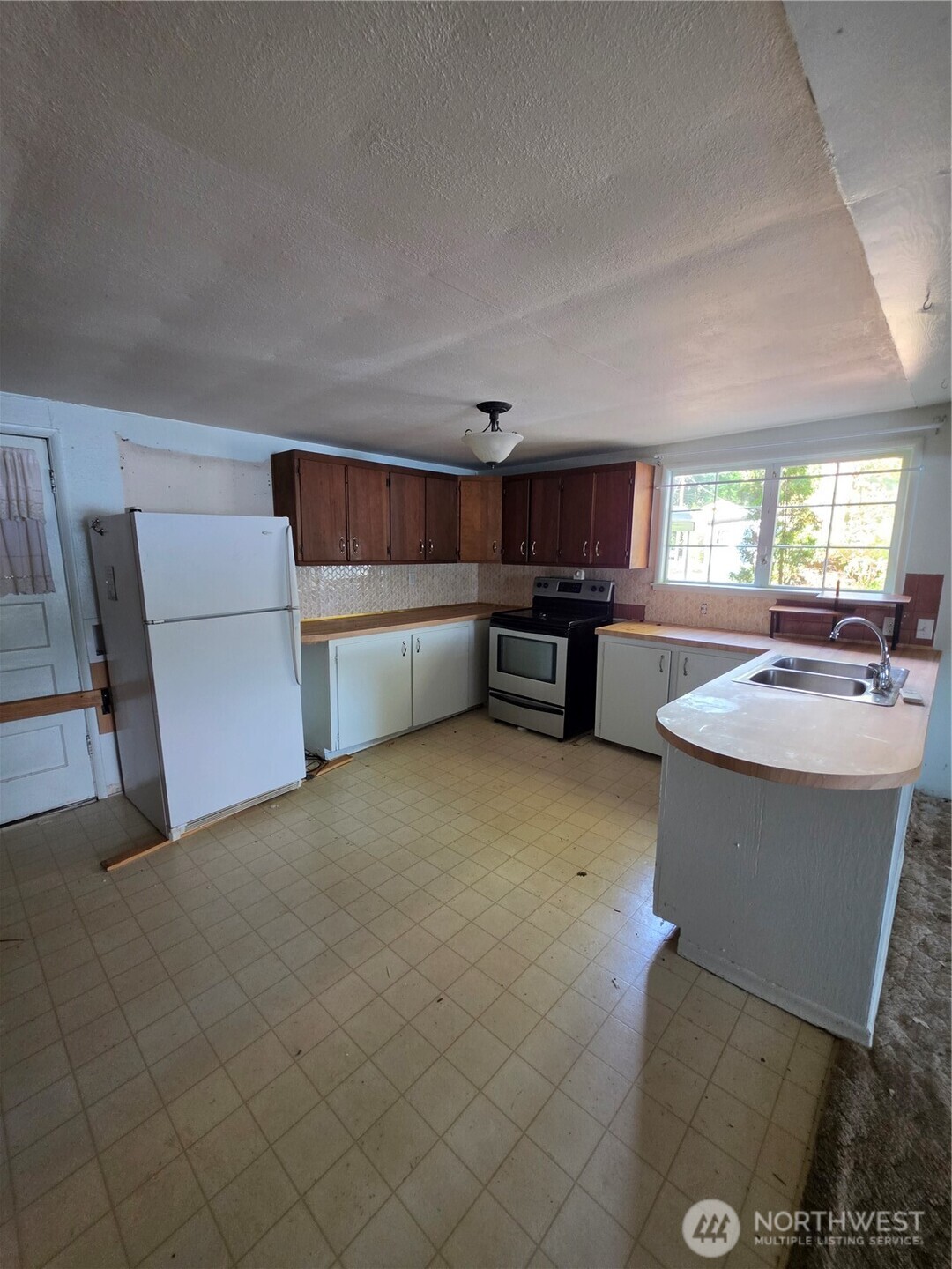 560 E North Bay Road Property Photo 18