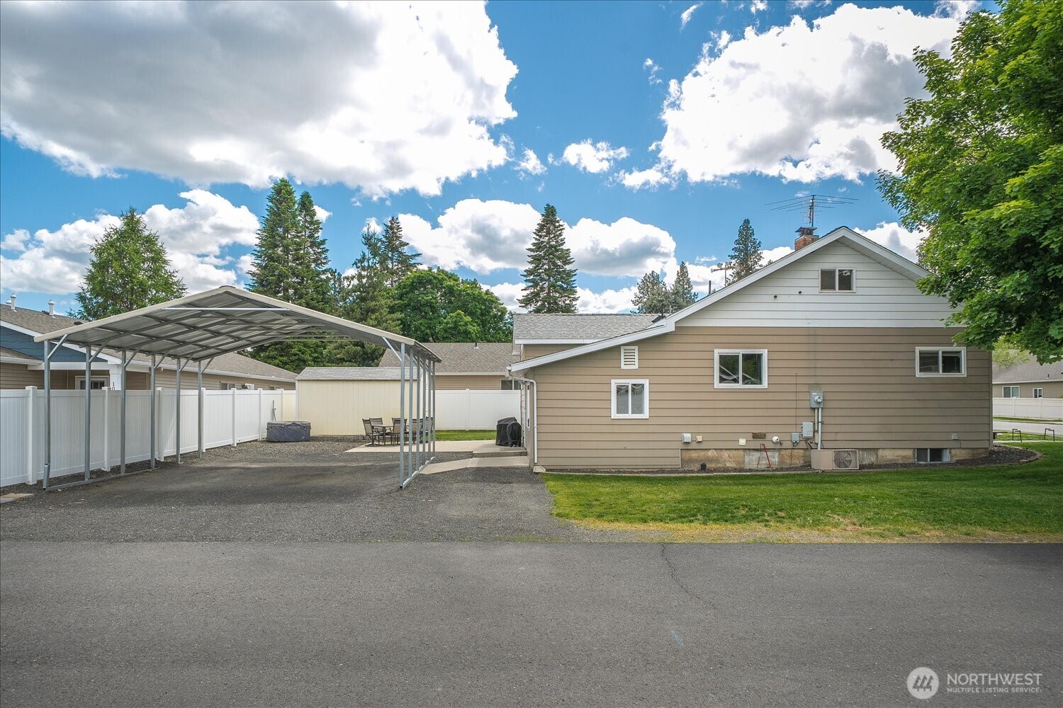 517 S Felts Rd Property Photo 2