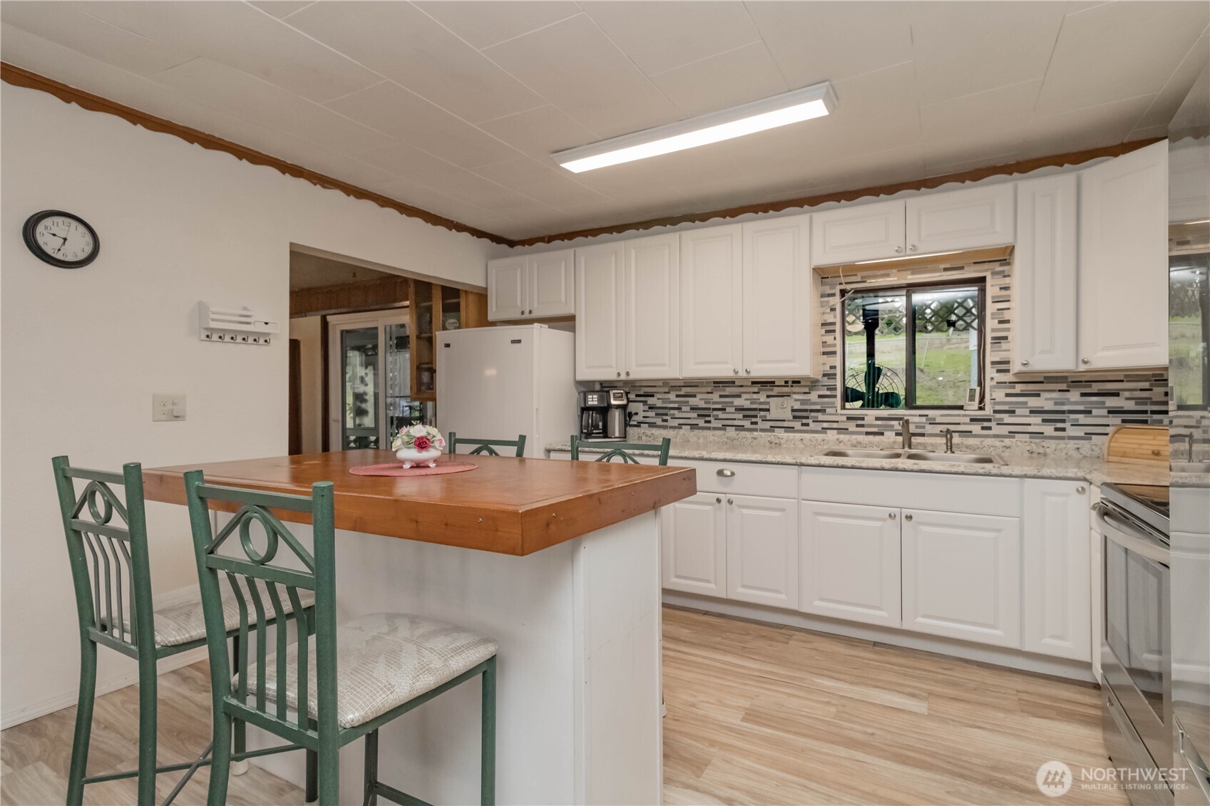 10622 Fruitland Avenue Property Photo 4