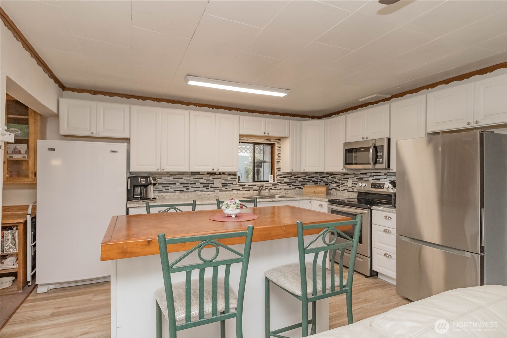 10622 Fruitland Avenue Property Photo 5