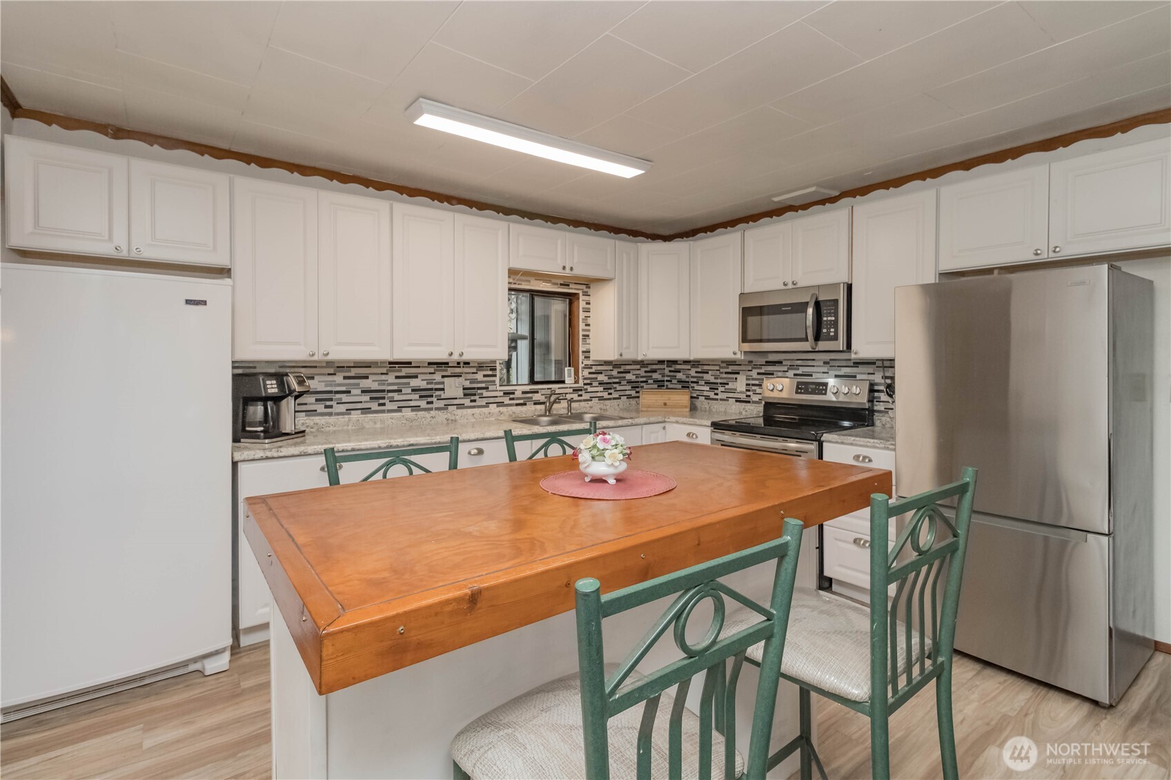 10622 Fruitland Avenue Property Photo 6