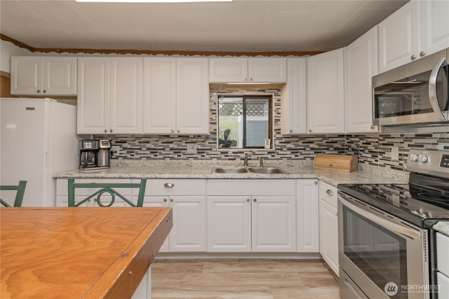 10622 Fruitland Avenue Property Photo 7