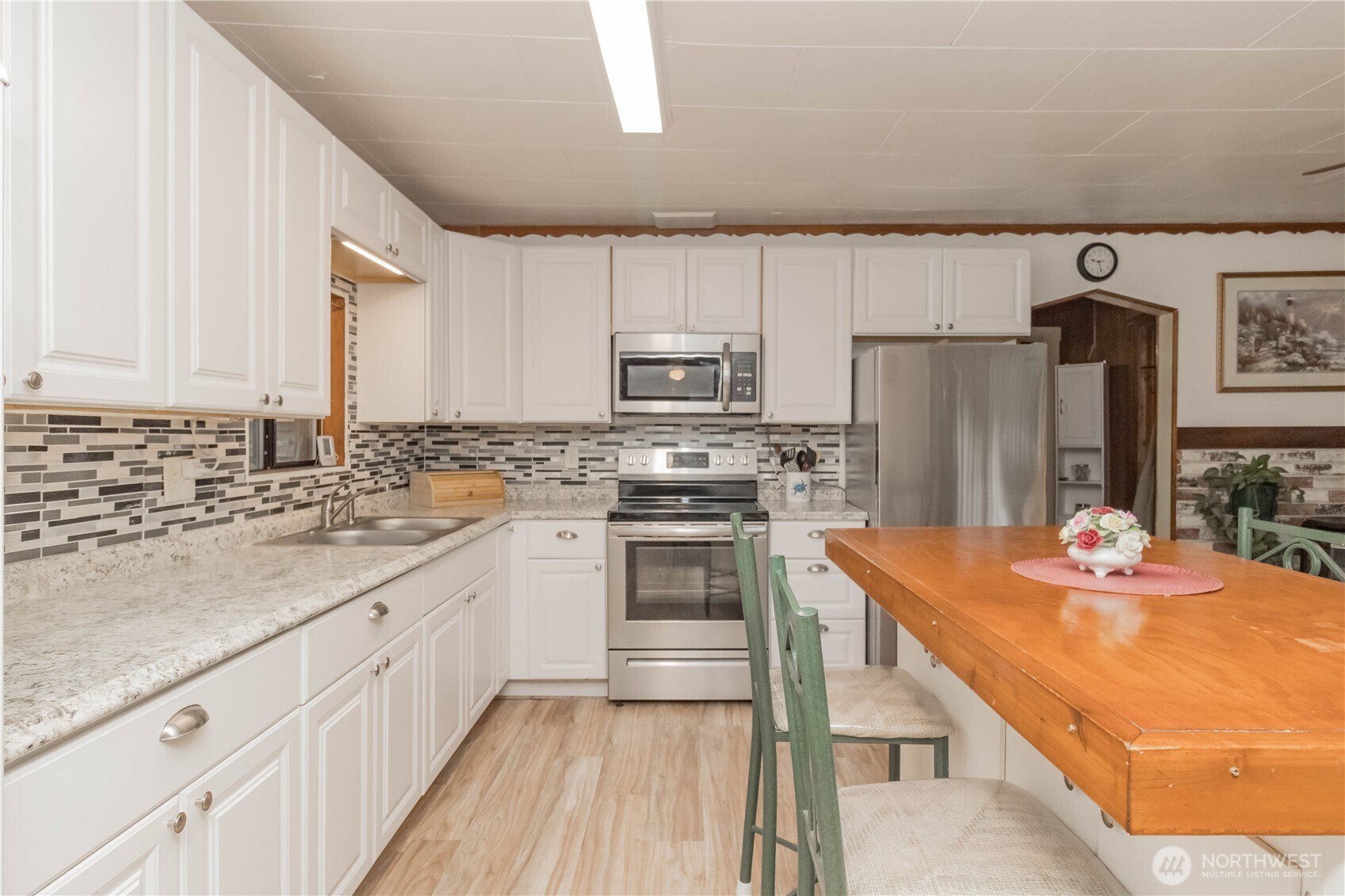 10622 Fruitland Avenue Property Photo 8