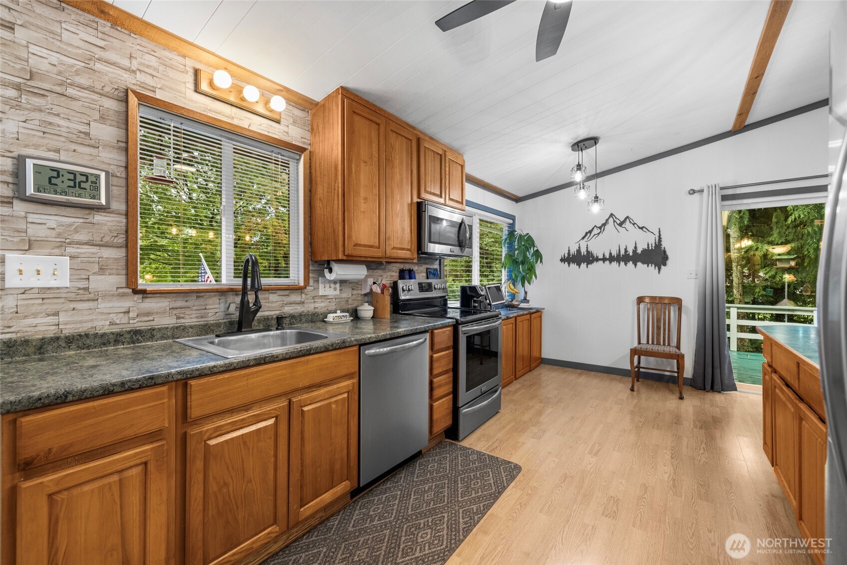 504 Colville Way Property Photo 3