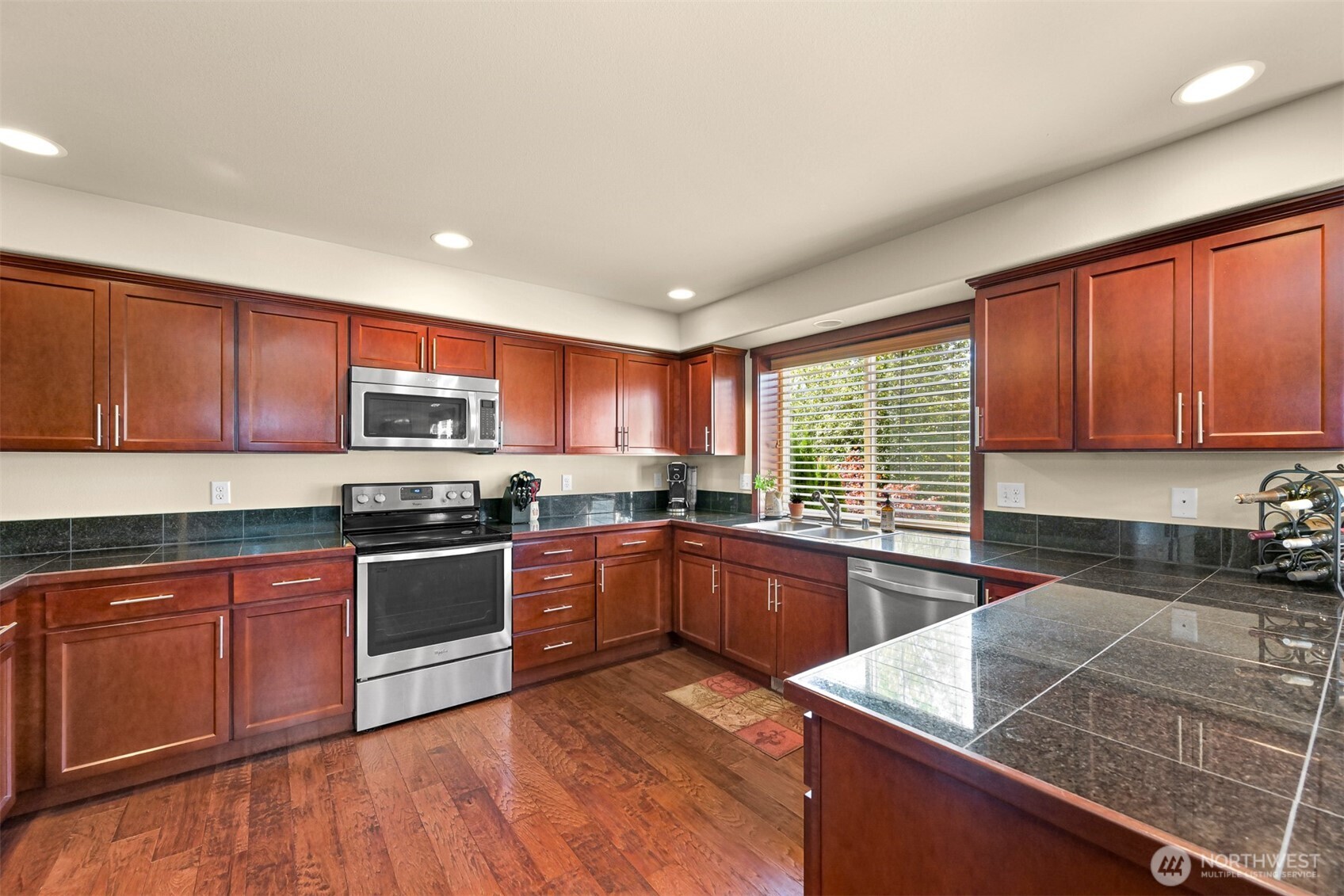 221 Jeff Street Property Photo 8