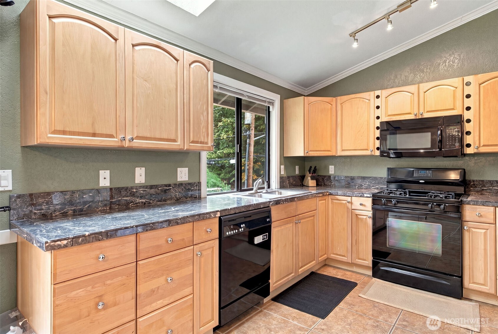 10429 10th Place Property Photo 14