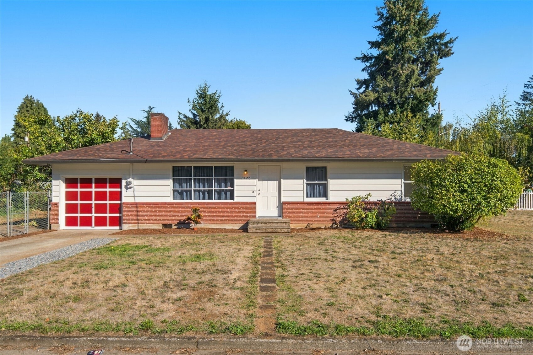2526 E 20th Street Property Photo 2