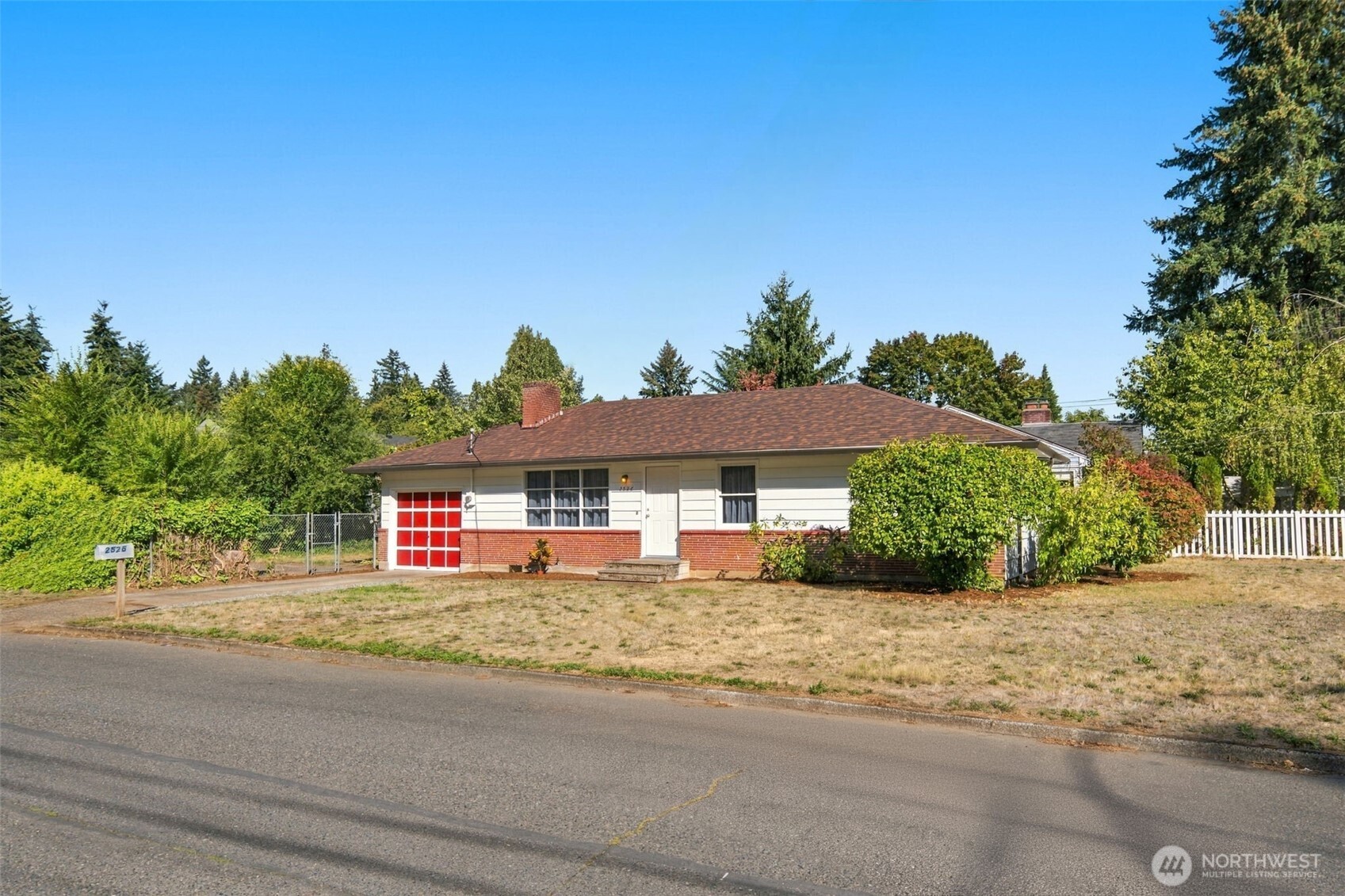 2526 E 20th Street Property Photo 3