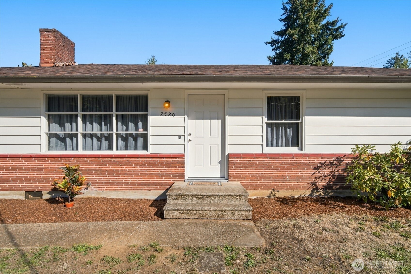 2526 E 20th Street Property Photo 9